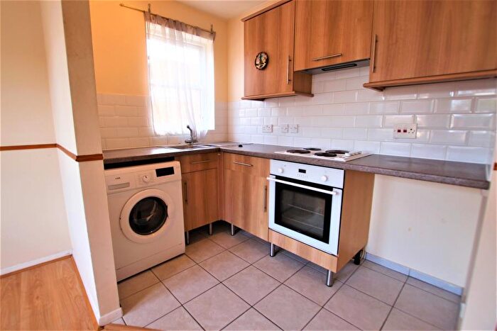 Flat To Rent In Horsell, GU21