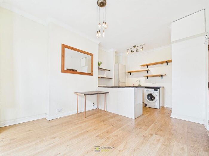 1 Bedroom Flat To Rent In Waverley Road, Southsea, PO5