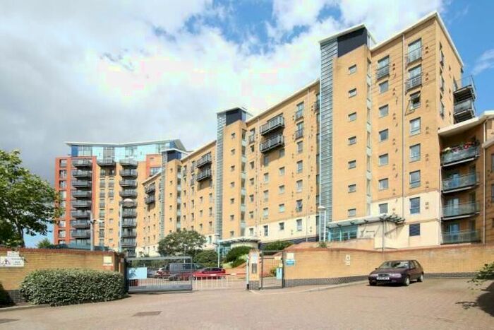 2 Bedroom Flat To Rent In Western Beach Apartments, Hanover Avenue, West Silvertown, Royal Victoria Docks, London, E16