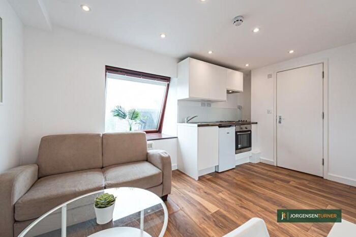 1 Bedroom Flat To Rent In Bloemfontein Avenue, Shepherds Bush, London, W12