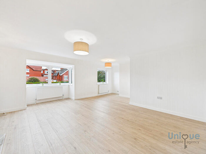 2 Bedroom Apartment For Sale In St. James Lodge, Clifton Drive South, Lytham St. Annes, FY8