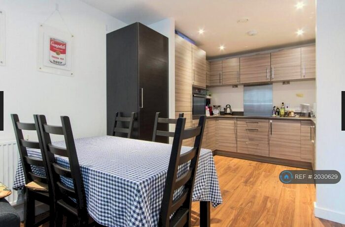 2 Bedroom Flat To Rent In Atkins Square, London, E8