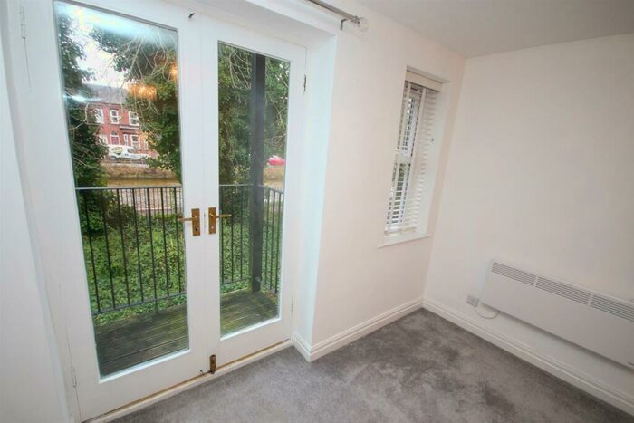 1 Bedroom Flat To Rent In Waterfront House, Montonmill Gardens, Eccles, M30