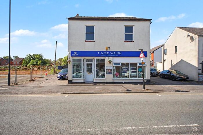 4 Bedroom Flat For Sale In - Preston Road, Standish, Wigan, Greater Manchester, WN6