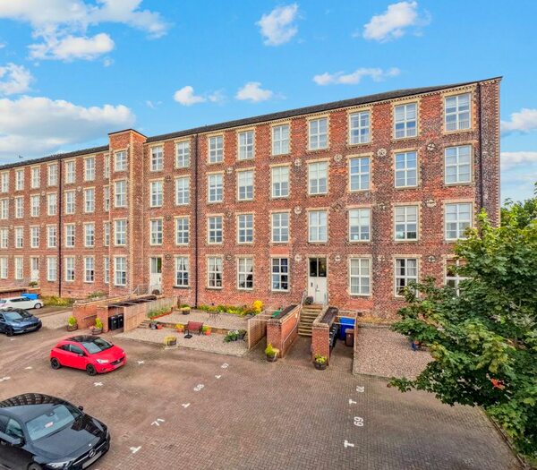 2 Bedroom Flat To Rent In Woolcarders Court, Cambusbarron, Stirling, FK7