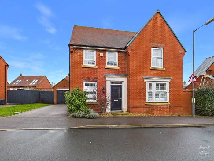 4 Bedroom Detached House For Sale In Threads Lane, Lace Hill, Buckingham, Buckinghamshire, MK18