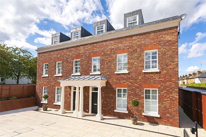 5 Bedroom Semi-Detached House To Rent In Kings Road, Richmond, TW10