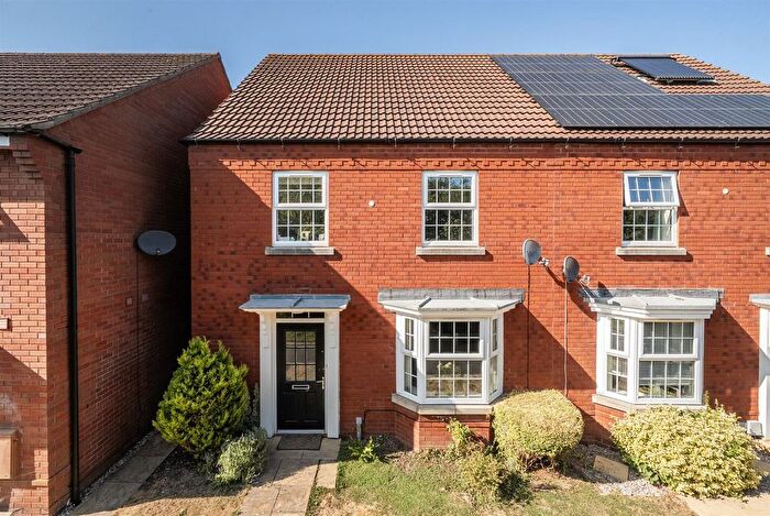 4 Bedroom Semi Detached House For Sale In Foxglove Walk, Bridgwater, TA5