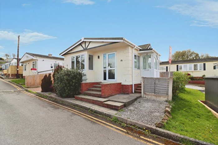 2 Bedroom Property For Sale In Sunningdale Park, New Tupton, Chesterfield, Derbyshire, S42