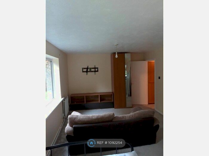 Studio To Rent In York Rise, Orpington, BR6