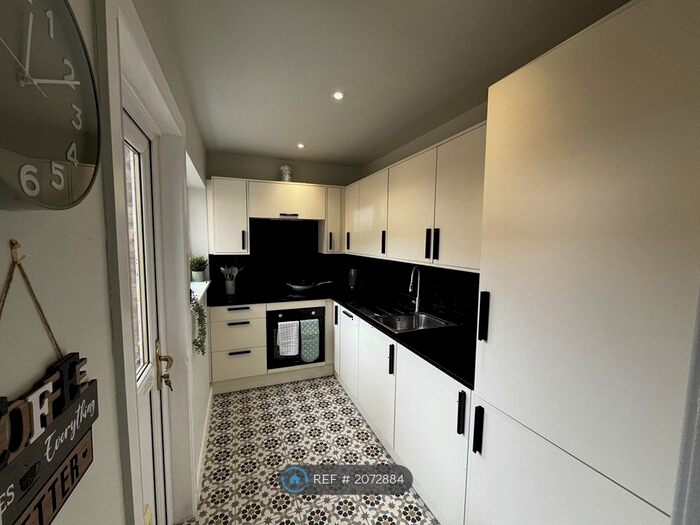 3 Bedroom Terraced House To Rent In Emerson Street, Salford, M5