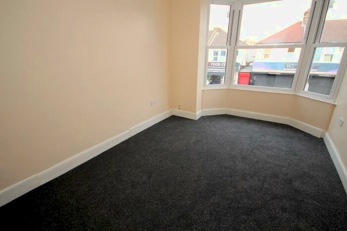 2 Bedroom Flat To Rent In Orsett Road, Grays, Essex, RM17