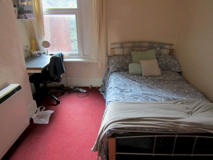 6 Bedroom Terraced House To Rent In Shakespeare Avenue, Southampton, SO17