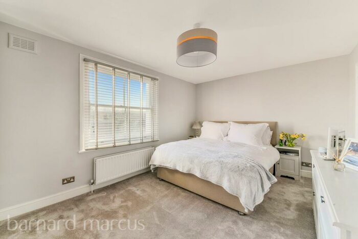 2 Bedroom Flat To Rent In Great North Road, Highgate, N6