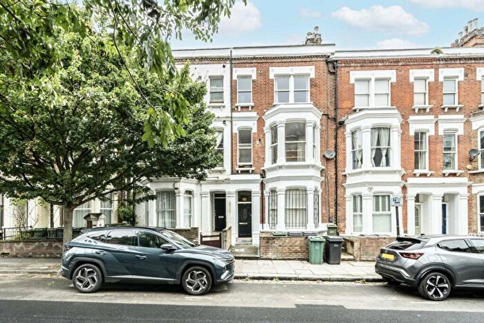 2 Bedroom Flat To Rent In Gascony Avenue, West Hampstead, NW6