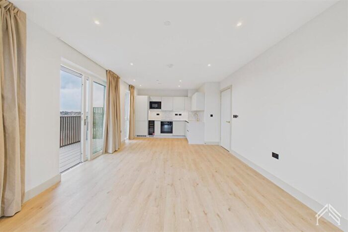 2 Bedroom Apartment To Rent In The Draper, London, NW9