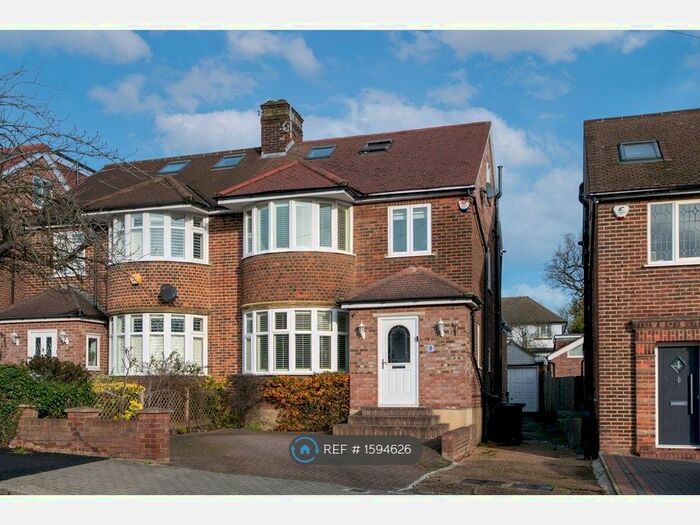 4 Bedroom Semi-Detached House To Rent In Linkside, London, N12