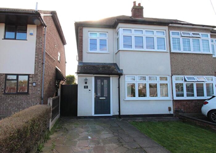3 Bedroom Semi Detached House For Sale In Kings Gardens, Cranham, Essex, RM14