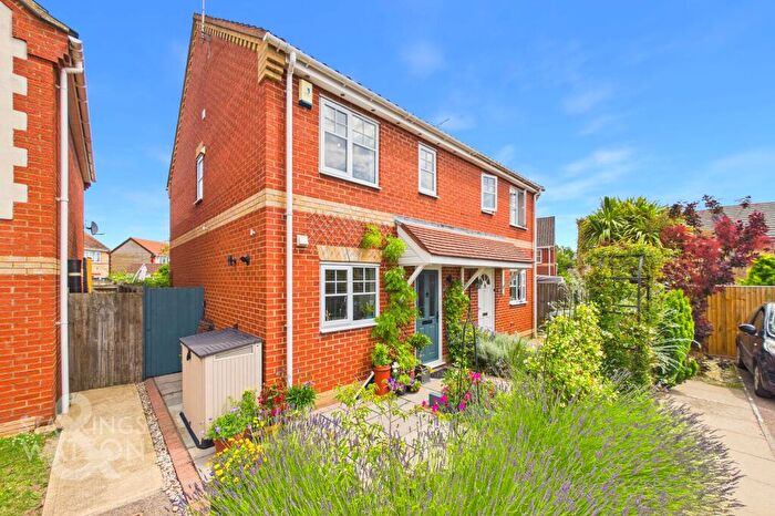 2 Bedroom Semi-Detached House For Sale In Fleetwood Drive, Dussindale, Norwich, NR7