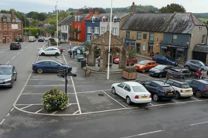 3 Bedroom Flat To Rent In The Square, Beaminster, DT8