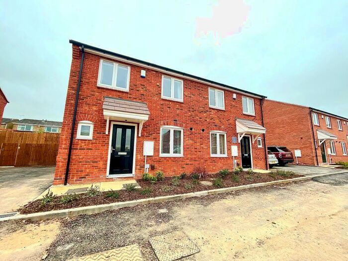 3 Bedroom Semi-Detached House To Rent In Pipistrelle Place, Littleover, DE23