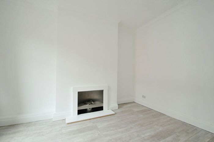 2 Bedroom Town House To Rent In Helena Street, Salford, M6