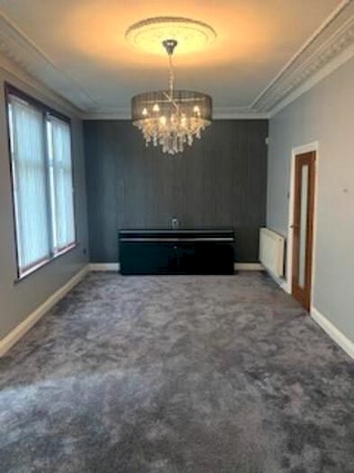 5 Bedroom Detached House To Rent In Balmoral Gardens, Ilford, IG3