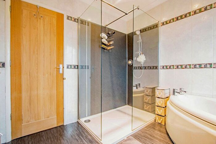 4 Bedroom Detached House For Sale In Standbridge Lane, Wakefield, WF2