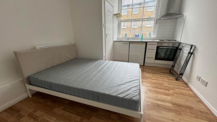 Flat To Rent In Offord Road, Islington, N1