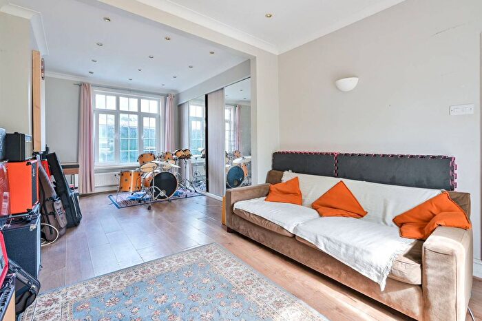 4 Bedroom Detached House For Sale In Firs Close, Forest Hill, London, SE23