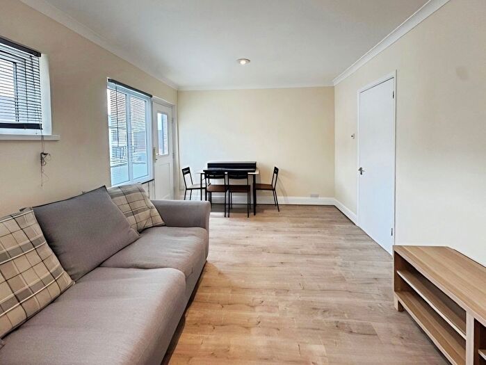 2 Bedroom Flat To Rent In Brook Lane North, Brentford, TW8