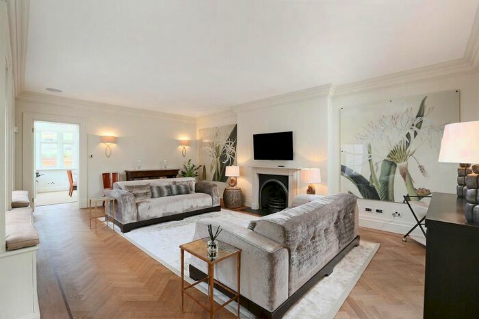 2 Bedroom Flat To Rent In Upper Grosvenor Street, Mayfair, W1K