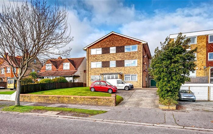 2 Bedroom Flat For Sale In Cooden Drive, Bexhill-On-Sea, TN39