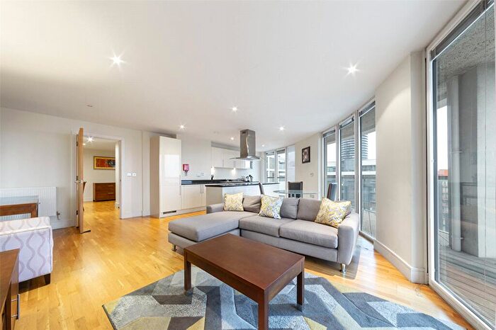 2 Bedroom Apartment To Rent In Trinity Tower, Quadrant Walk, Canary Wharf, London, E14