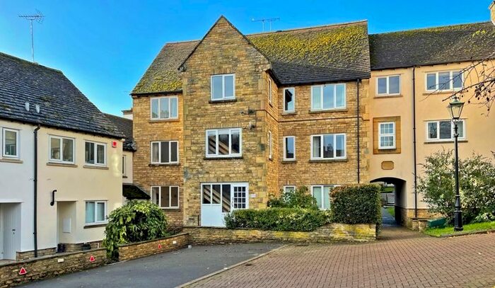2 Bedroom Flat To Rent In Warrenne Keep, Stamford, PE9