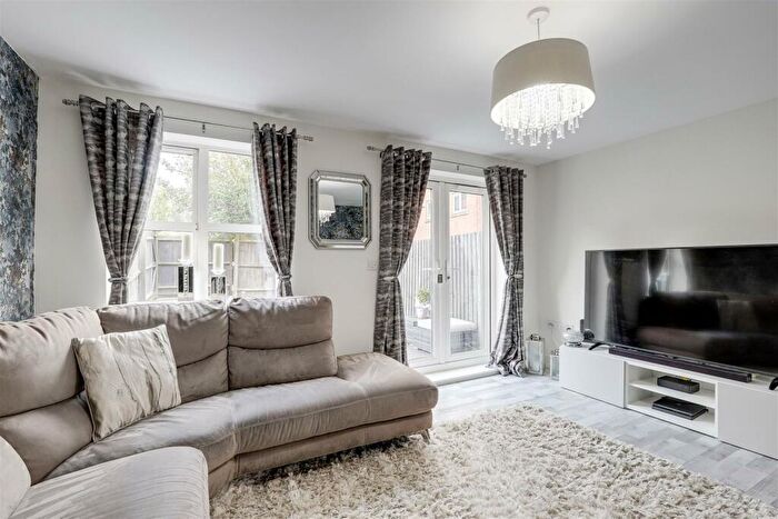 3 Bedroom Town House For Sale In Kelham Drive, Sherwood, Nottinghamshire, NG5