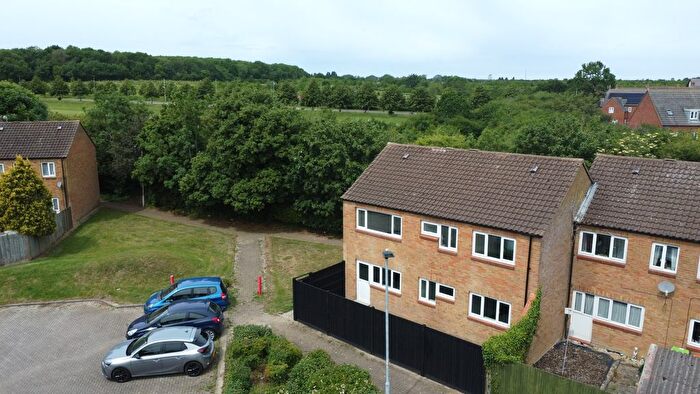2 Bedroom Flat For Sale In Browney Path, Bedford, MK41