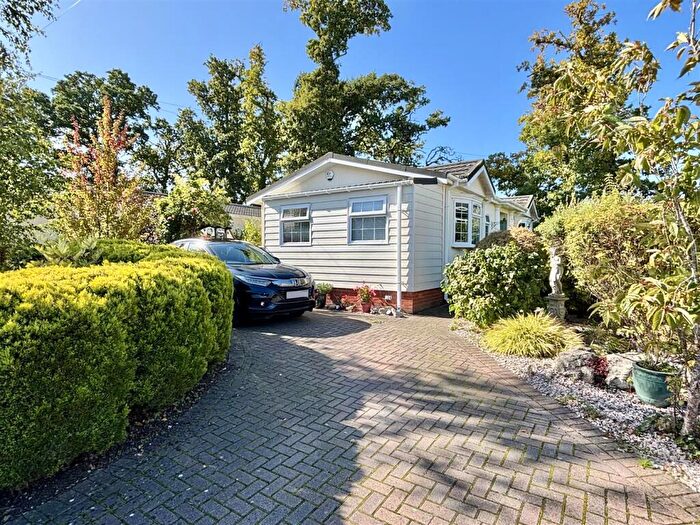 2 Bedroom Mobile Home For Sale In Orchid Court, Organford, BH16