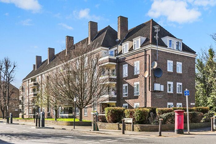 2 Bedroom Flat For Sale In Connaught Road, Churchill Court Connaught Road, N4