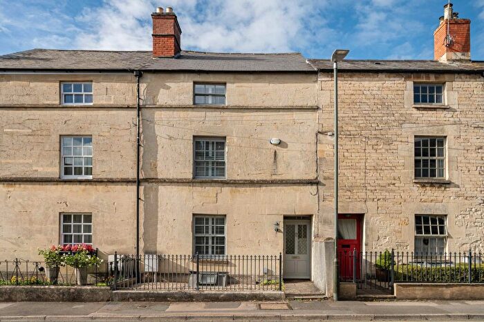4 Bedroom House For Sale In Lewis Lane, Cirencester, Gloucestershire, GL7
