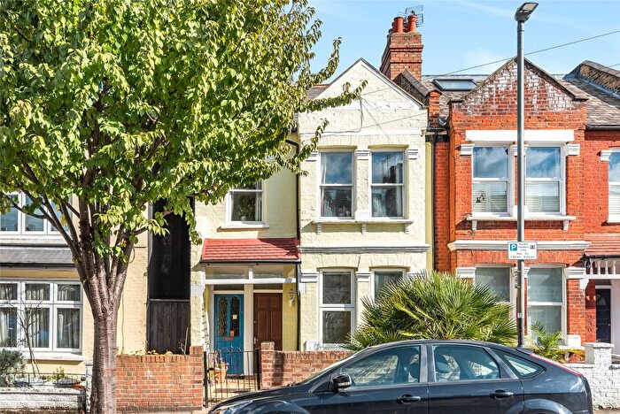 2 Bedroom Flat To Rent In Astonville Street, London, SW18