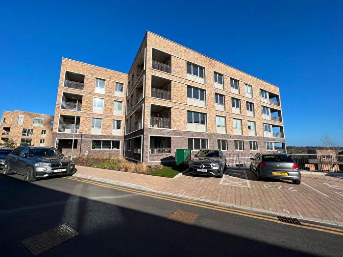 3 Bedroom Flat To Rent In Cornforth Lane, Mill Hill, NW7