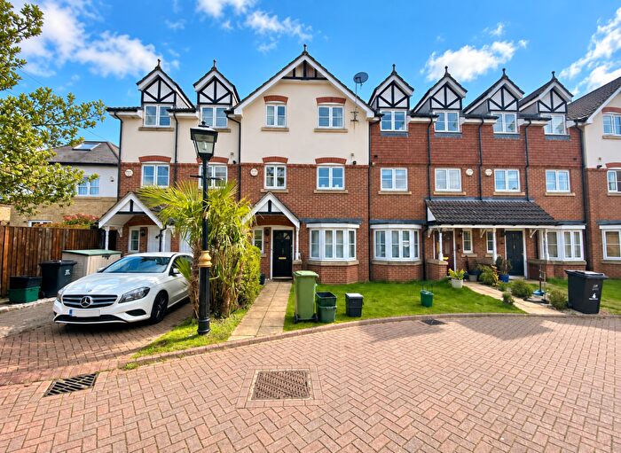 4 Bedroom Town House To Rent In Healy Drive, Orpington, BR6