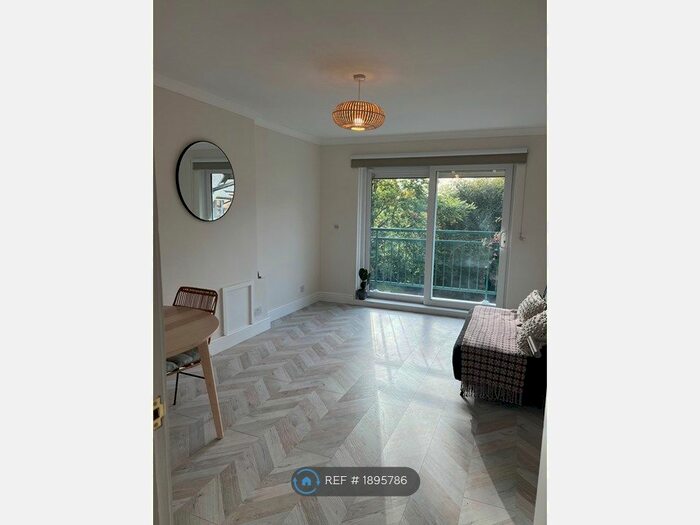 1 Bedroom Flat To Rent In Lee, London, SE12