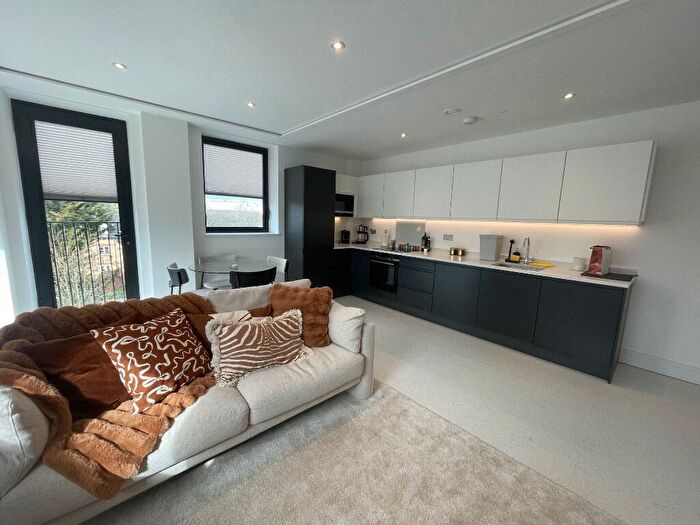 2 Bedroom Flat To Rent In Beacon House, London, N14