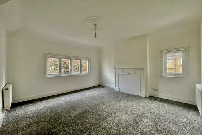 1 Bedroom Flat To Rent In Grange Gardens, Southend-on-Sea, SS1