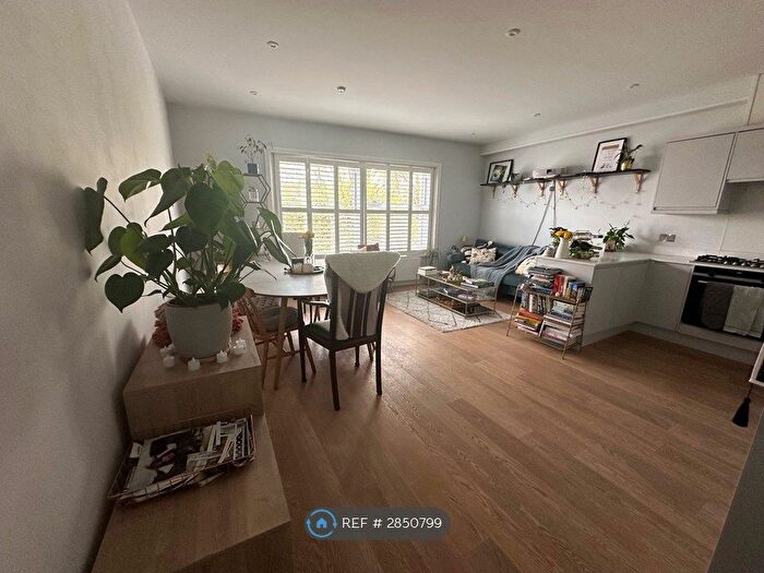 2 Bedroom Flat To Rent In Blackwater Street, London, SE22