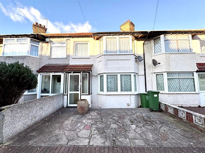 3 Bedroom Terraced House For Sale In Percy Road, Bexleyheath, DA7