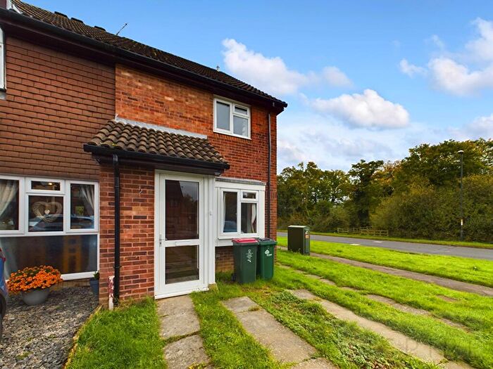 1 Bedroom End Of Terrace House To Rent In Guinevere Road, Ifield, RH11