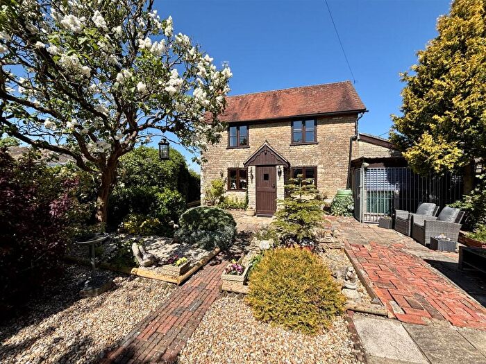 3 Bedroom Cottage For Sale In Tomlins Lane, Gillingham, SP8